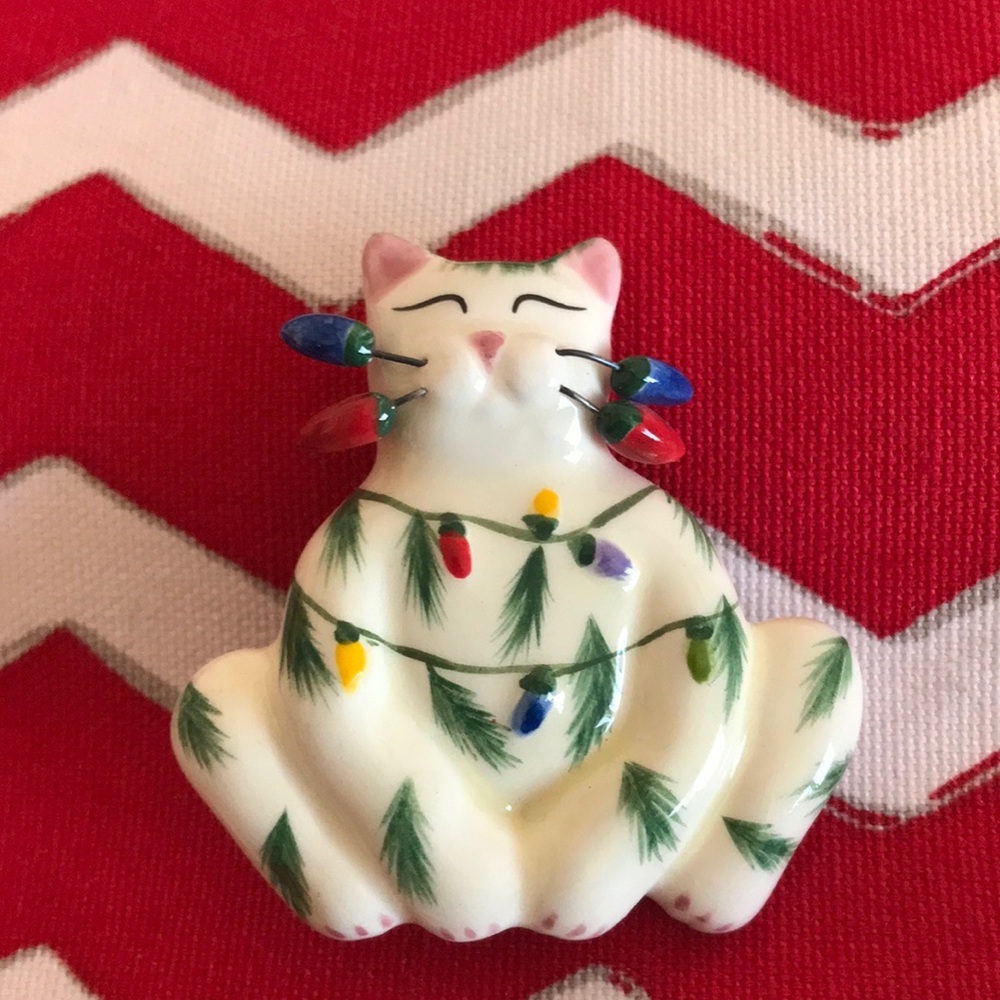 Charming Holiday Cat Brooch with Lights